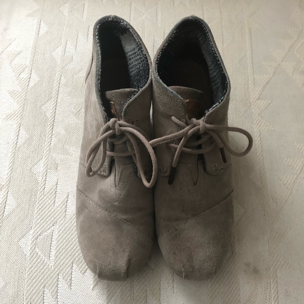 TOMS Desert Wedge, size 7, Taupe.